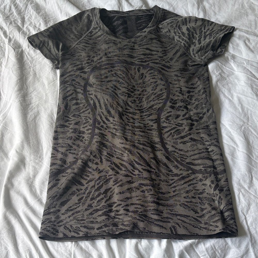 lululemon athletica Grey and Black Animal Print Short Sleeve Tee